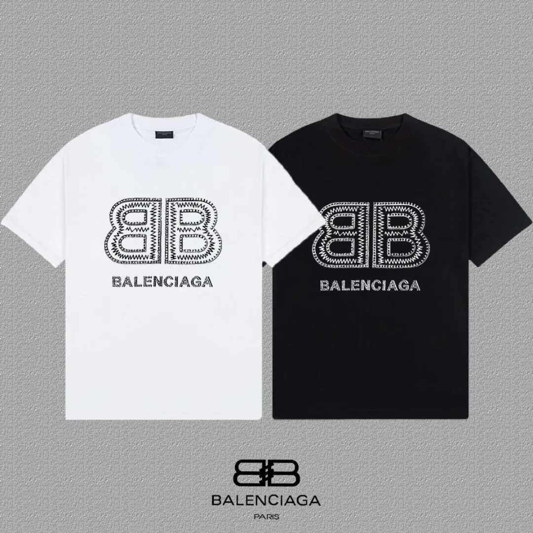 P80✨🔥 BALENCIAGA Paris lettering printed short-sleeved T-shirt. Custom-woven and dyed 300 grams of combed cotton heavyweight fabric. Zero color difference in threads. Perfect details. Different from the current currency version. Welcome to compare. Same Style for men and women. Must-sell in the picture above. Color: White Black Size: 1 2 3 4